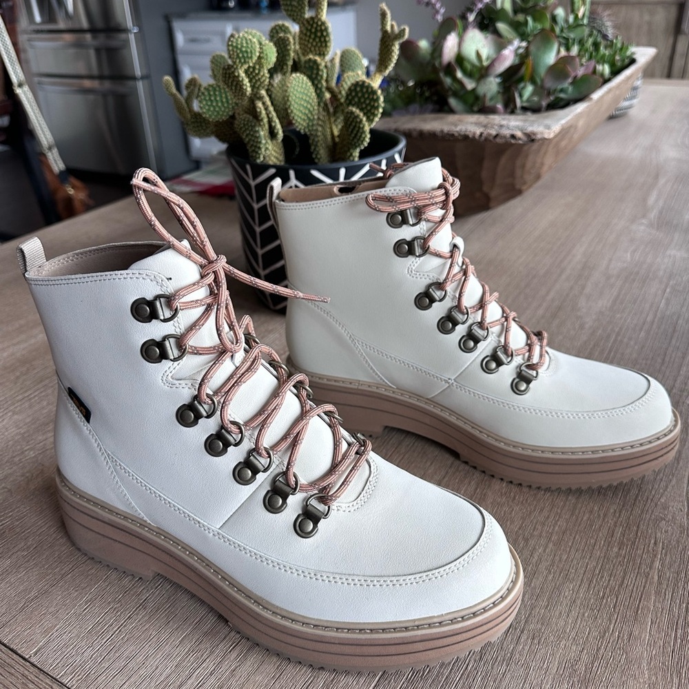 Teva Boots Midform Lace Up Leather Winter Fall Hiking White Swan W's 10 NWB